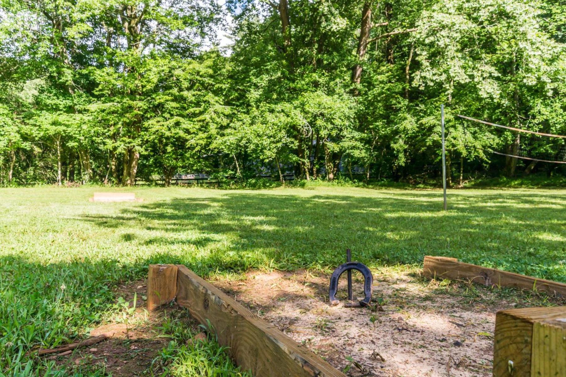 The Big Little Cabin - Hot Tub & Playground Dahlonega Exteriör bild