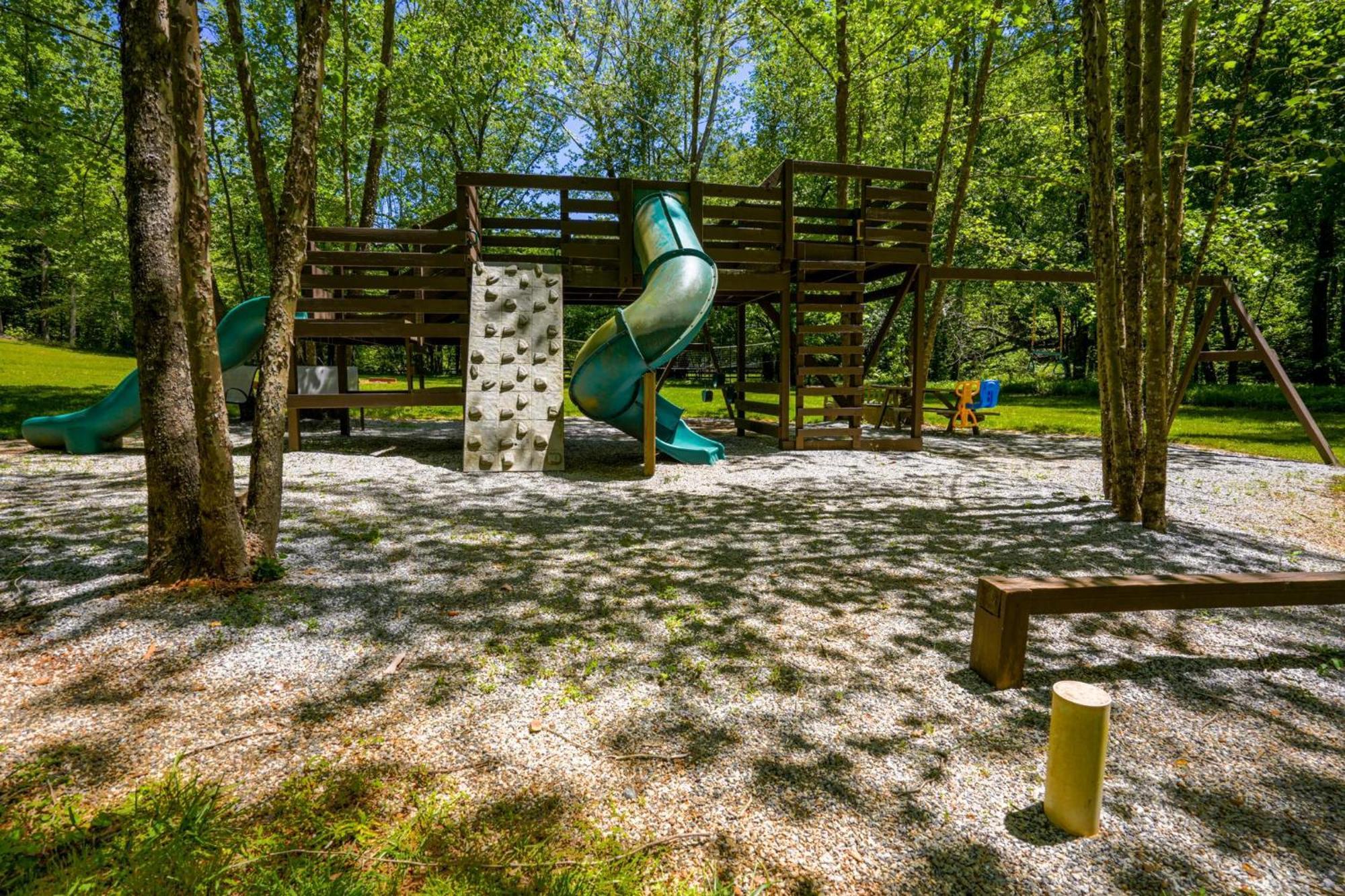The Big Little Cabin - Hot Tub & Playground Dahlonega Exteriör bild