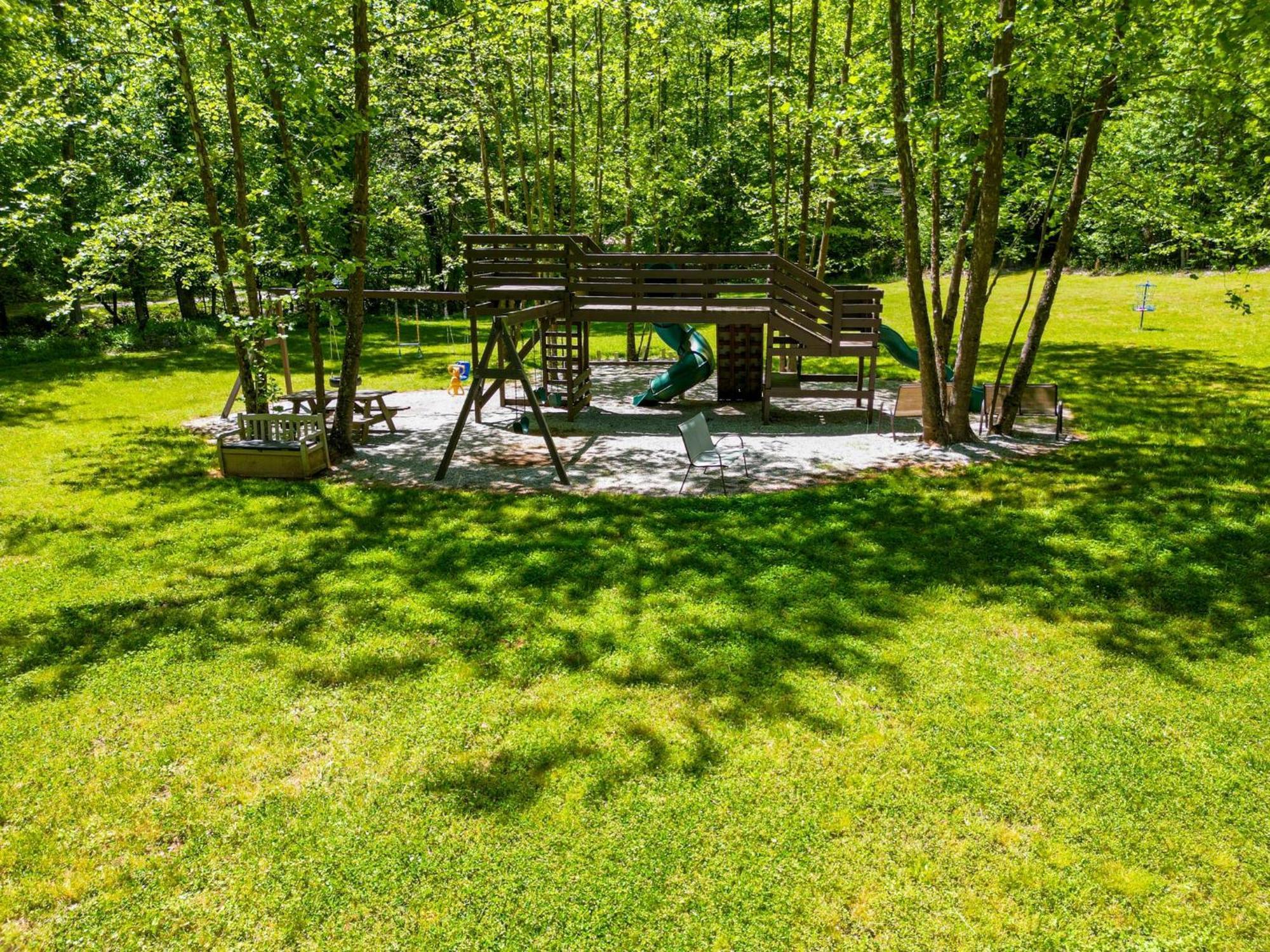 The Big Little Cabin - Hot Tub & Playground Dahlonega Exteriör bild
