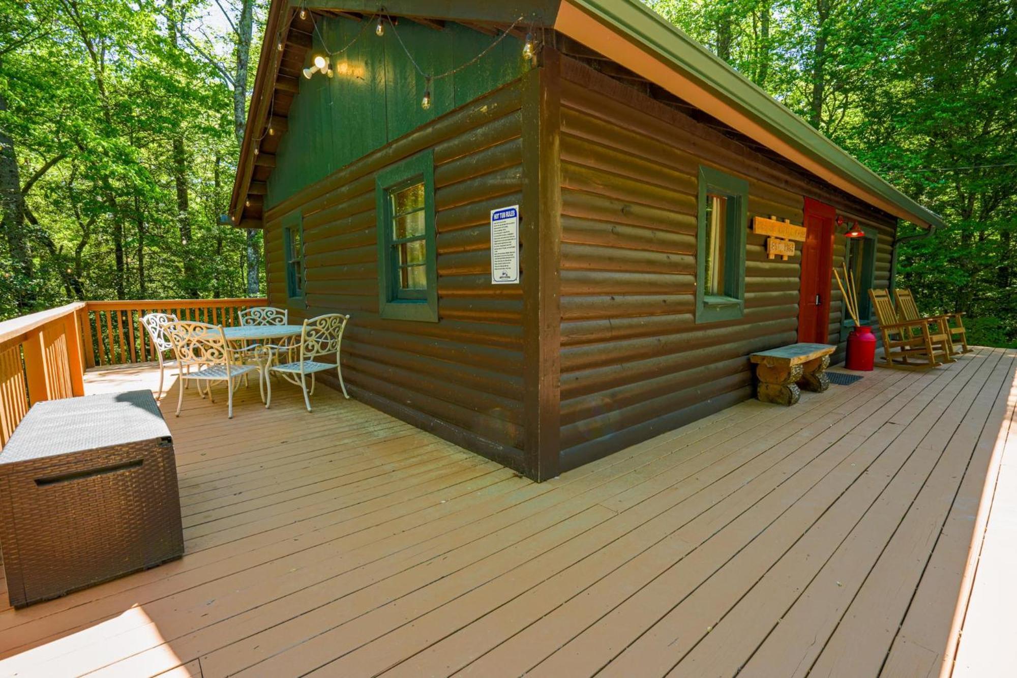 The Big Little Cabin - Hot Tub & Playground Dahlonega Exteriör bild