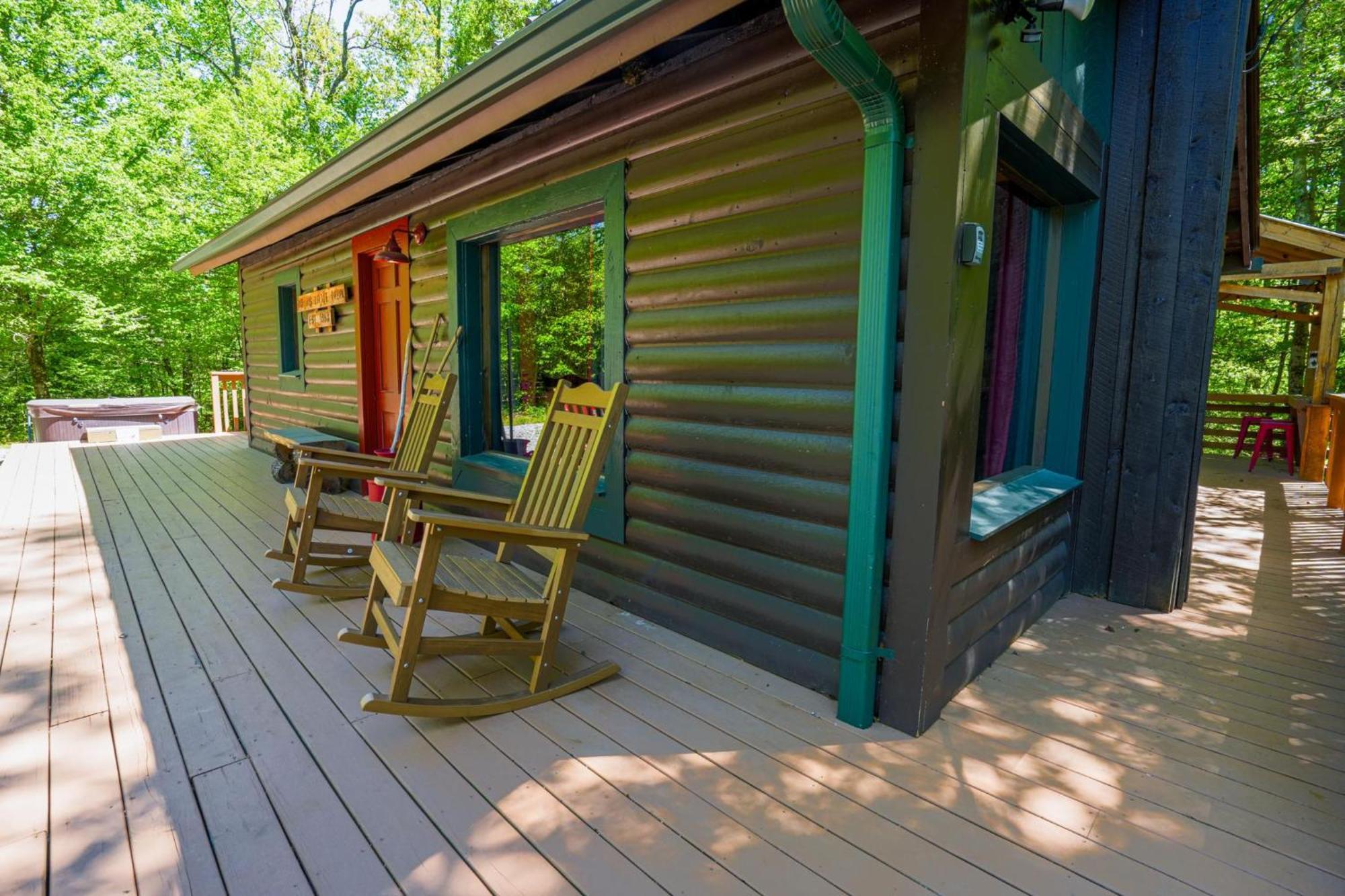 The Big Little Cabin - Hot Tub & Playground Dahlonega Exteriör bild