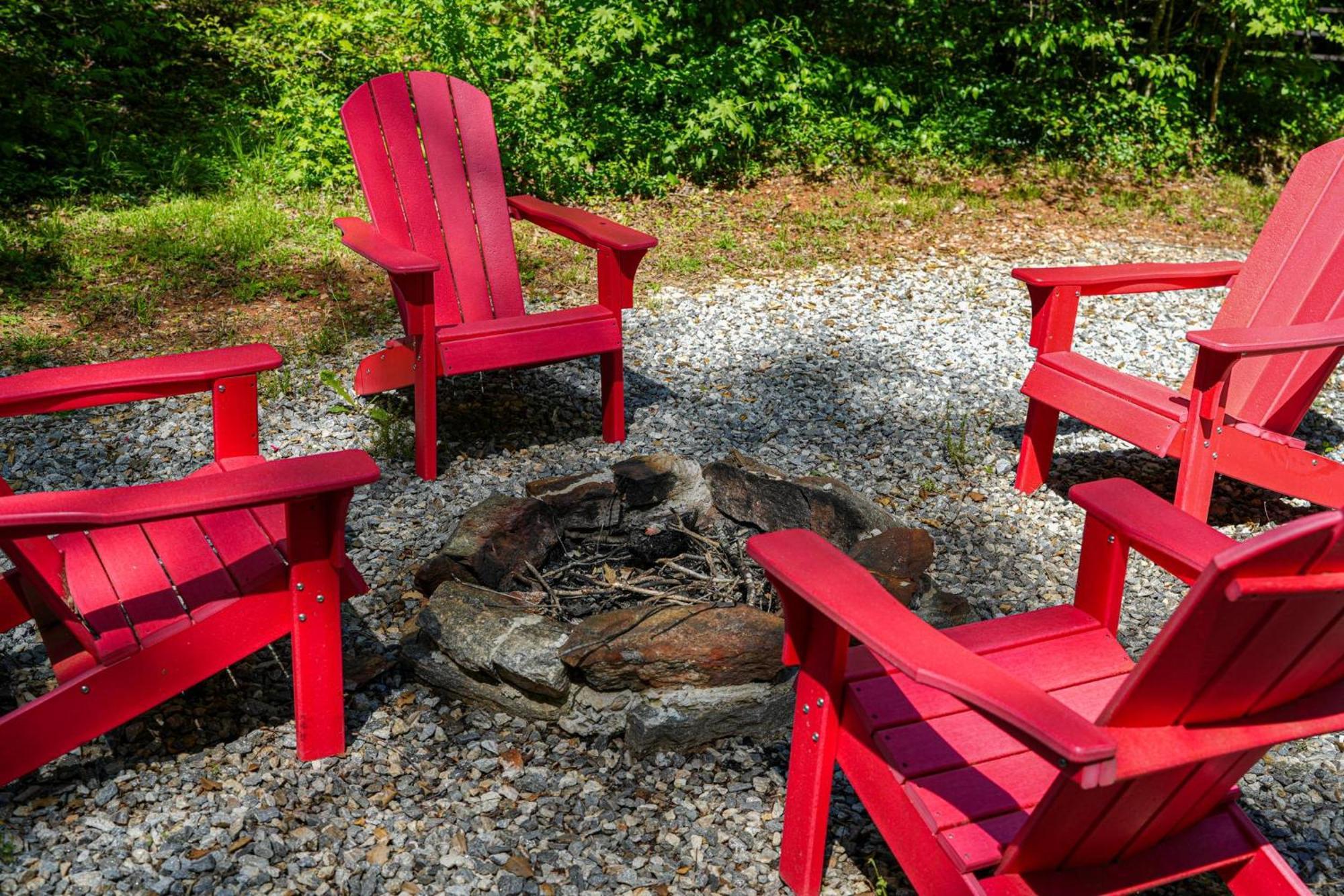 The Big Little Cabin - Hot Tub & Playground Dahlonega Exteriör bild