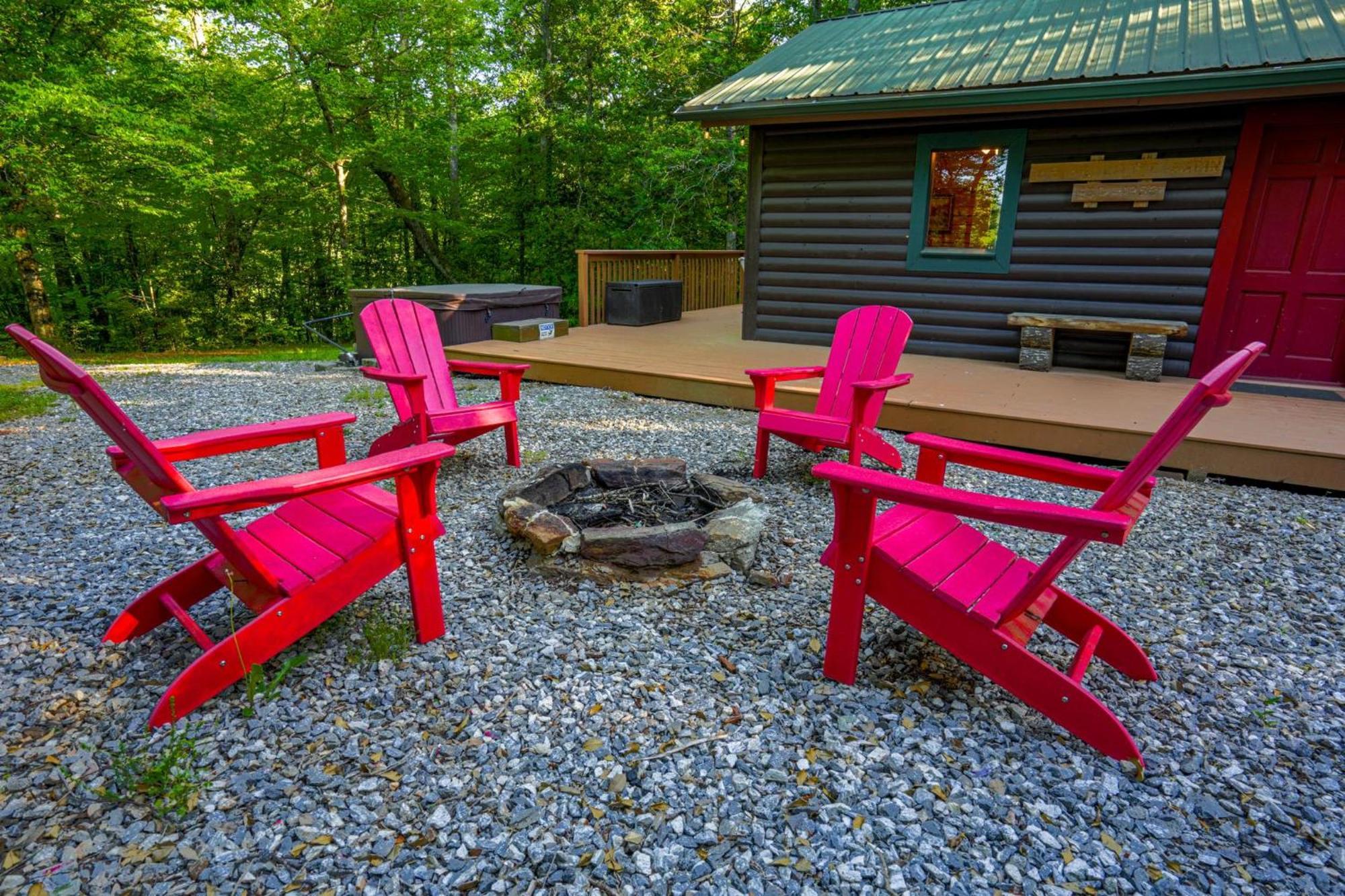 The Big Little Cabin - Hot Tub & Playground Dahlonega Exteriör bild