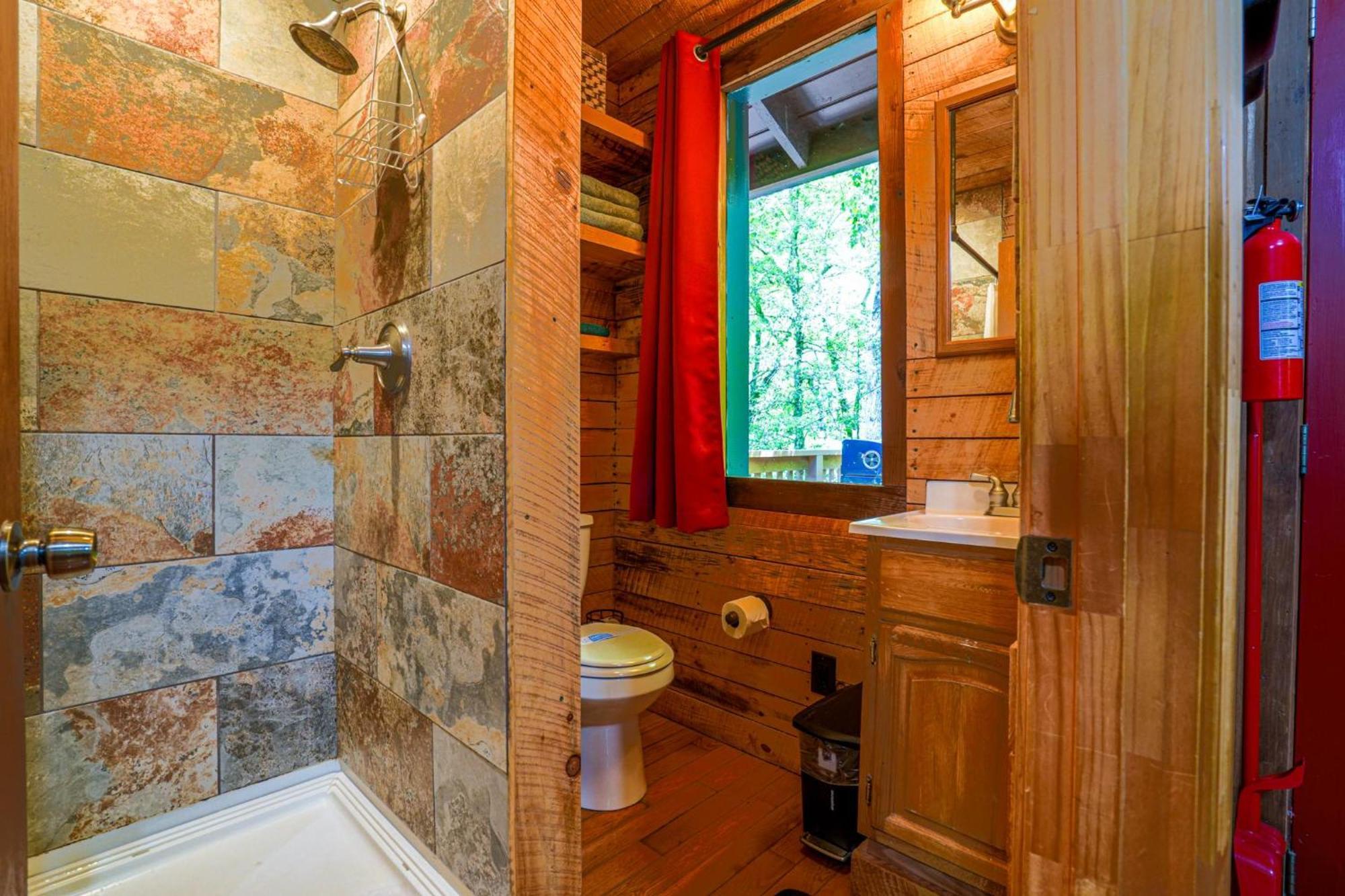 The Big Little Cabin - Hot Tub & Playground Dahlonega Exteriör bild