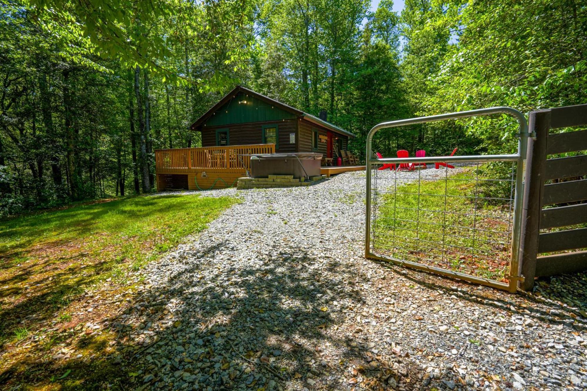 The Big Little Cabin - Hot Tub & Playground Dahlonega Exteriör bild