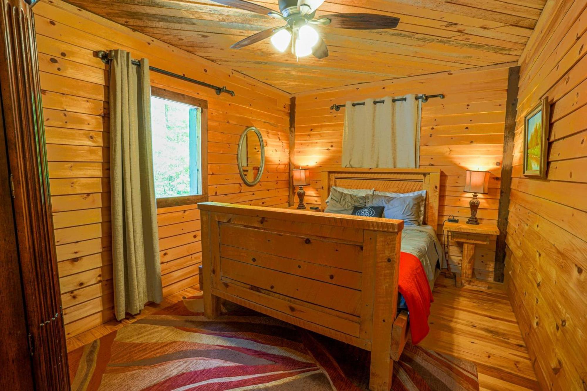 The Big Little Cabin - Hot Tub & Playground Dahlonega Exteriör bild