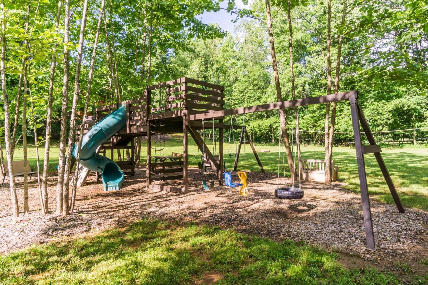 The Big Little Cabin - Hot Tub & Playground Dahlonega Exteriör bild