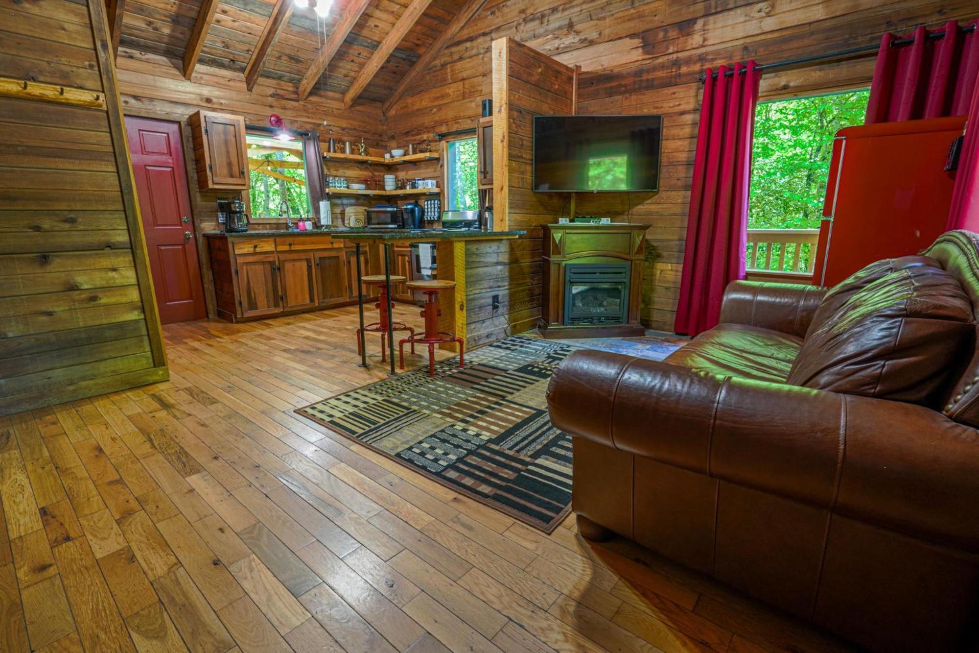 The Big Little Cabin - Hot Tub & Playground Dahlonega Exteriör bild