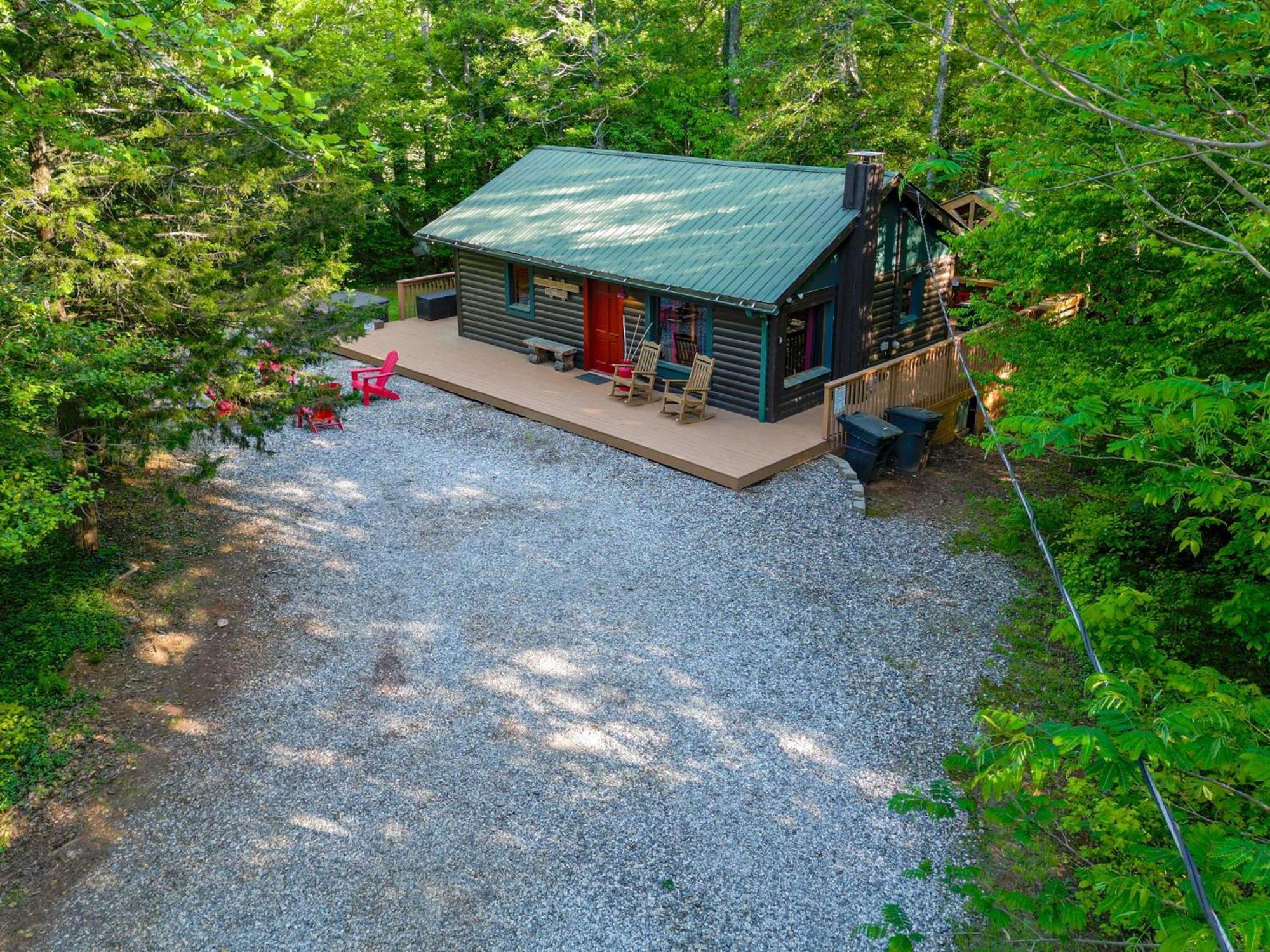 The Big Little Cabin - Hot Tub & Playground Dahlonega Exteriör bild