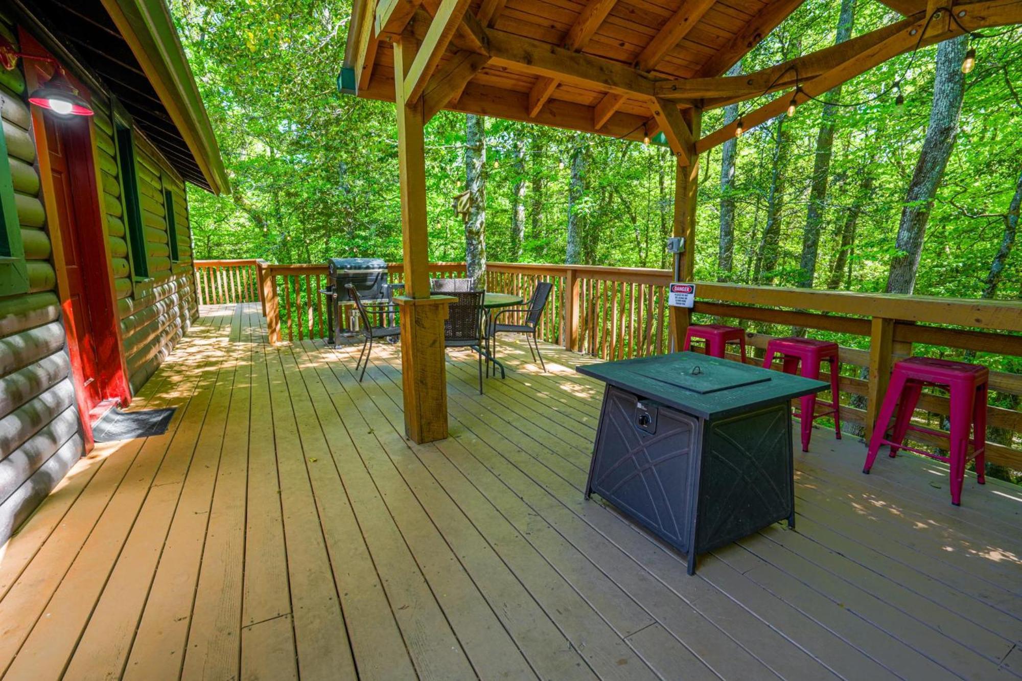 The Big Little Cabin - Hot Tub & Playground Dahlonega Exteriör bild